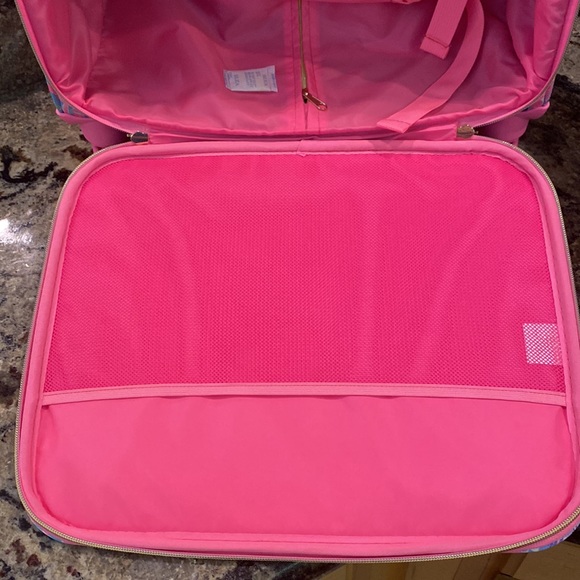 NWT Lilly Pulitzer GWP Under The Seat Carry On - Picture 7 of 14